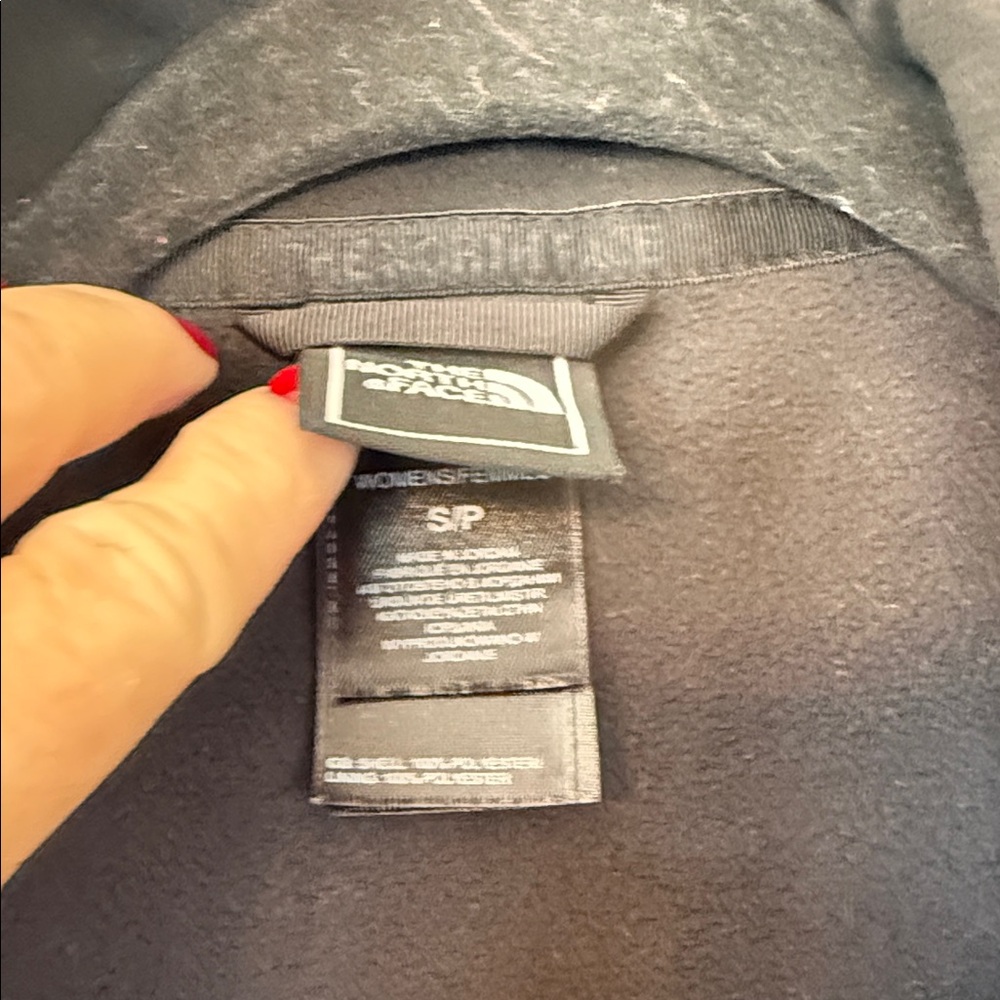 The North Face Black Sleeveless Fleece Jacket size S/P - Picture 2 of 2